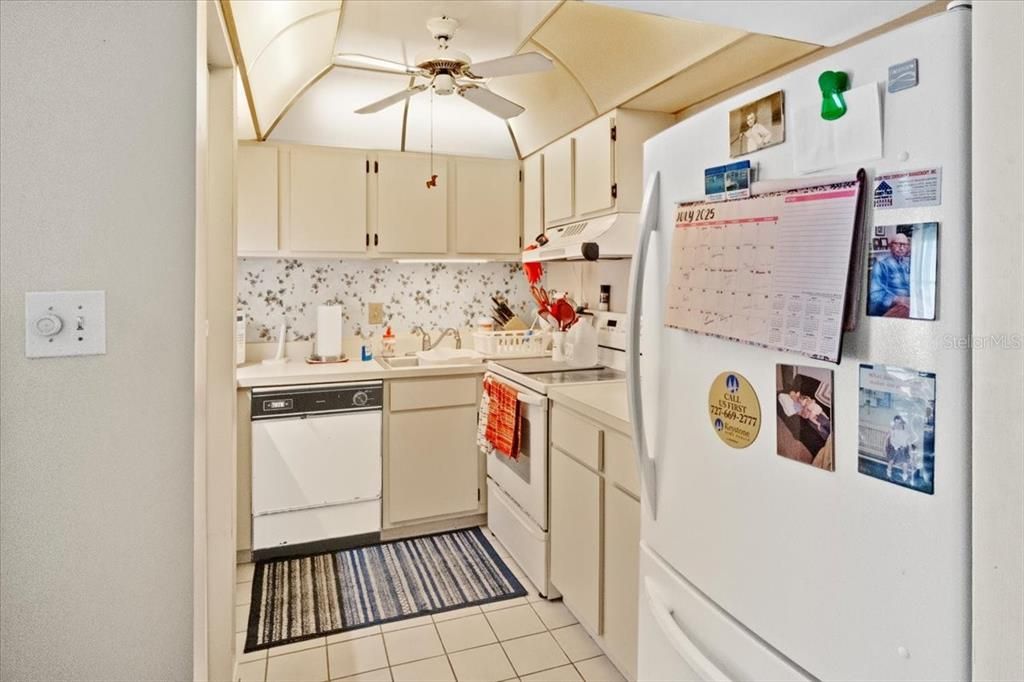 合同活跃: $100,000 (3 贝兹, 2 浴室, 1274 平方英尺)