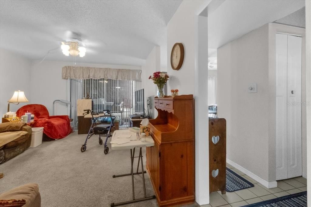 合同活跃: $100,000 (3 贝兹, 2 浴室, 1274 平方英尺)