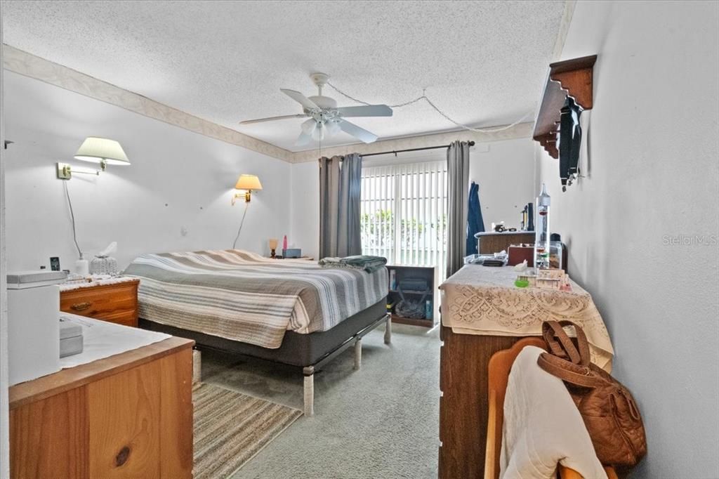 合同活跃: $100,000 (3 贝兹, 2 浴室, 1274 平方英尺)