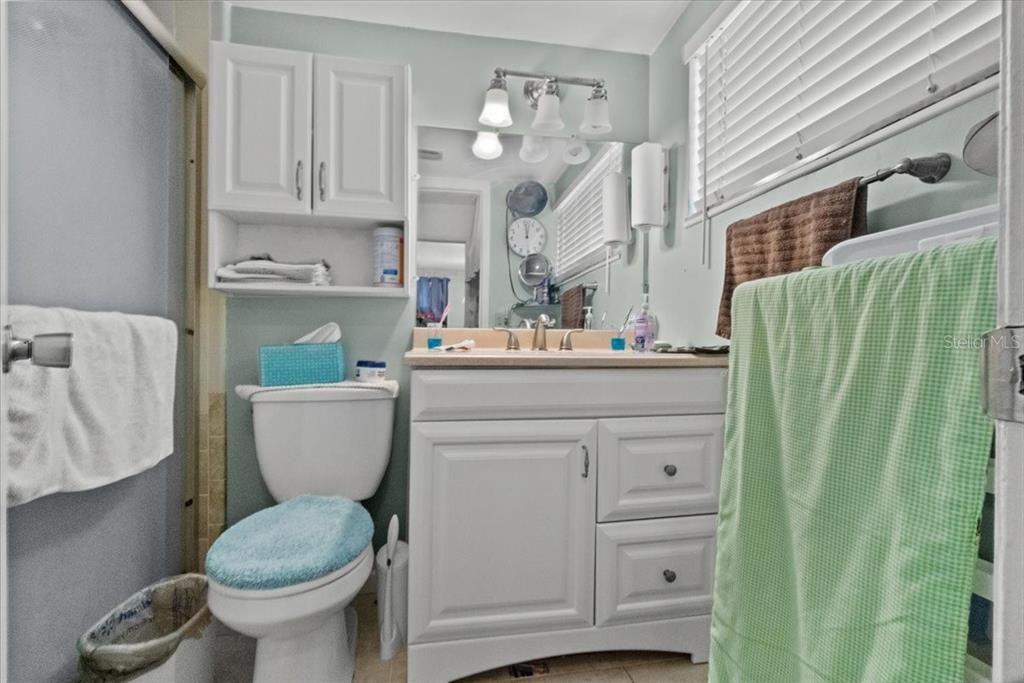 合同活跃: $100,000 (3 贝兹, 2 浴室, 1274 平方英尺)