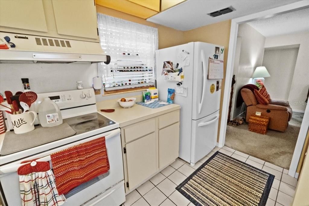 合同活跃: $100,000 (3 贝兹, 2 浴室, 1274 平方英尺)