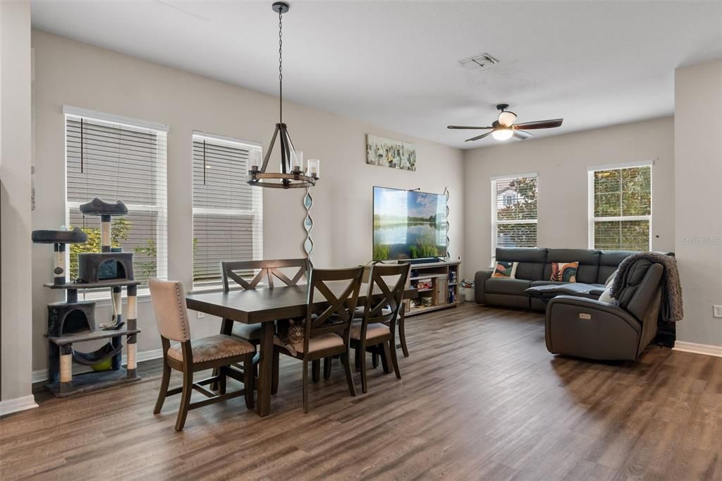 На продажу: $525,000 (4 спален, 2 ванн, 2204 Квадратных фут)