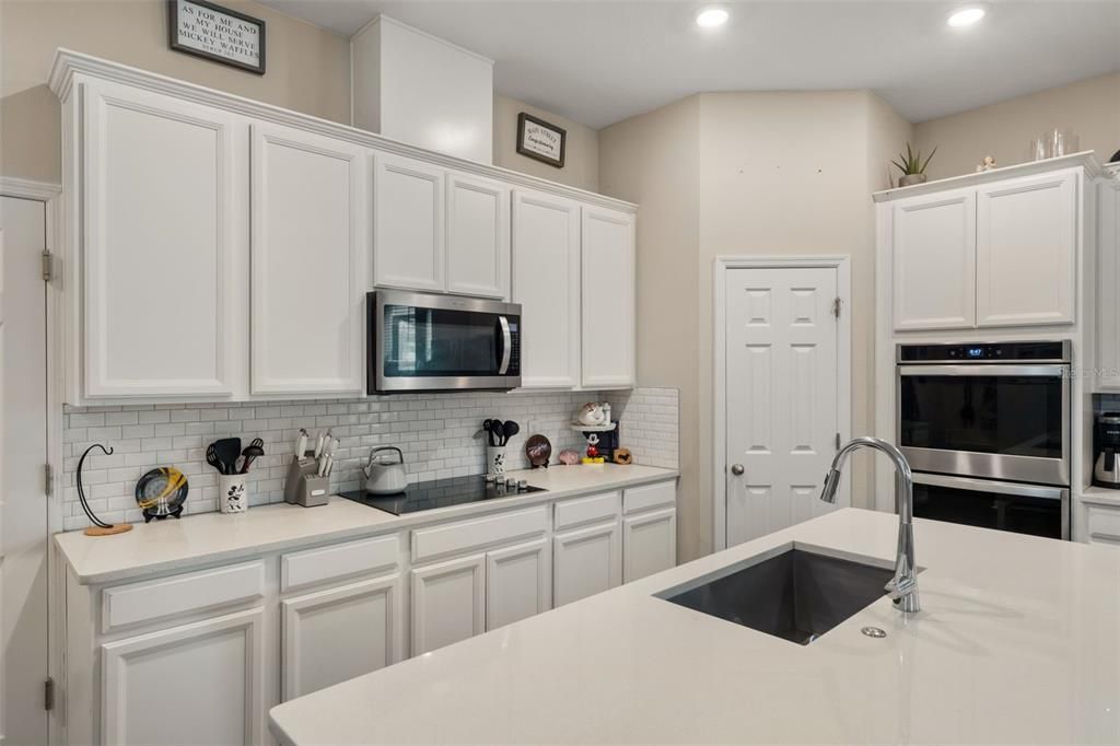 На продажу: $525,000 (4 спален, 2 ванн, 2204 Квадратных фут)