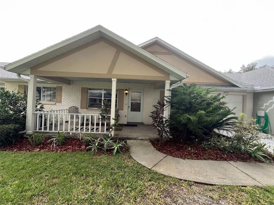 Activo con contrato: $119,900 (2 camas, 2 baños, 1369 Pies cuadrados)