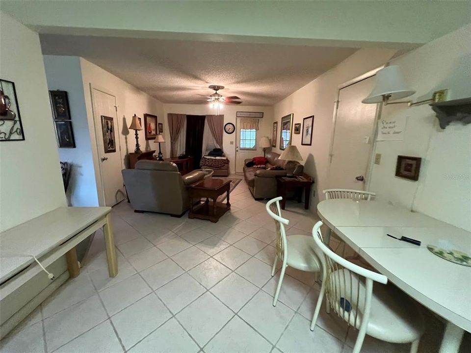 Activo con contrato: $119,900 (2 camas, 2 baños, 1369 Pies cuadrados)