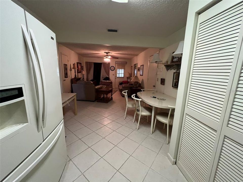 Activo con contrato: $119,900 (2 camas, 2 baños, 1369 Pies cuadrados)