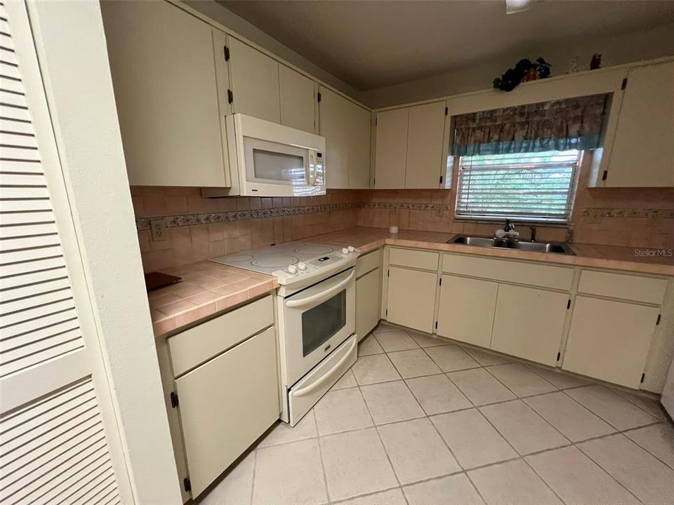 Activo con contrato: $119,900 (2 camas, 2 baños, 1369 Pies cuadrados)