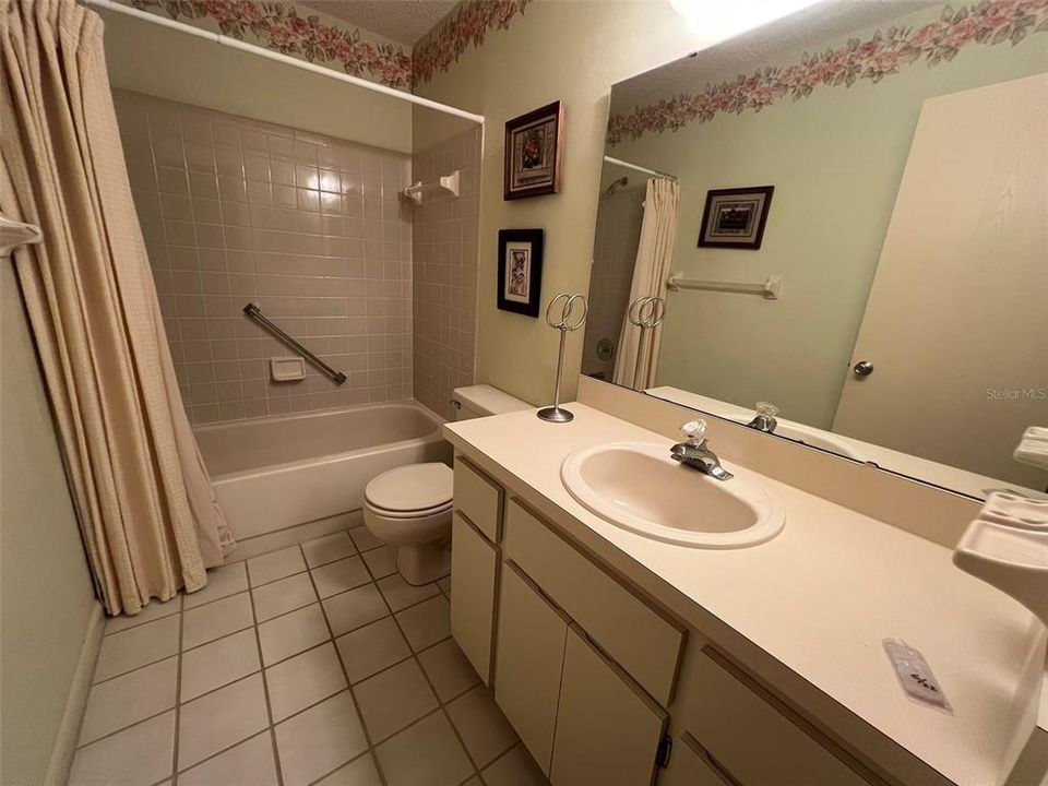 Activo con contrato: $119,900 (2 camas, 2 baños, 1369 Pies cuadrados)