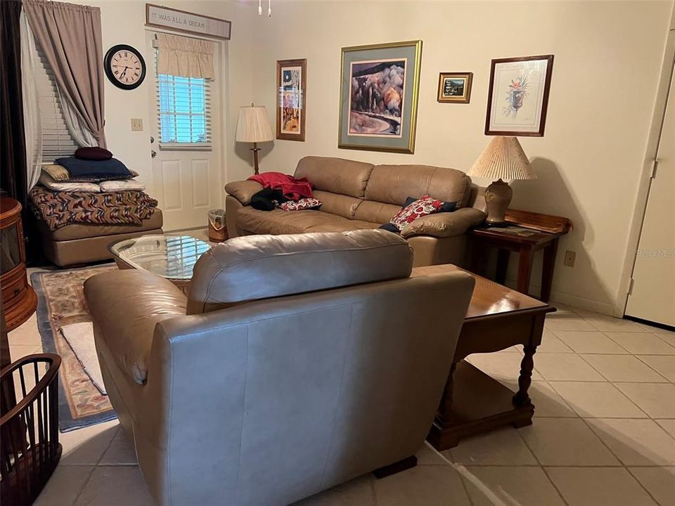 Activo con contrato: $119,900 (2 camas, 2 baños, 1369 Pies cuadrados)