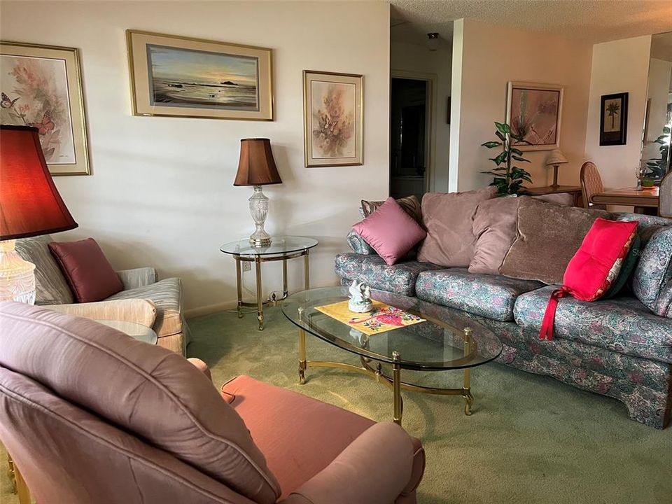 Activo con contrato: $119,900 (2 camas, 2 baños, 1369 Pies cuadrados)