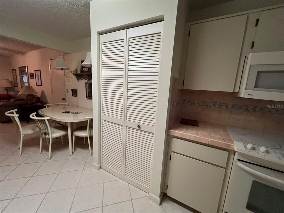 Activo con contrato: $119,900 (2 camas, 2 baños, 1369 Pies cuadrados)