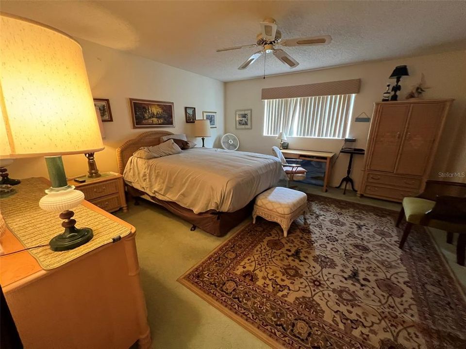 Activo con contrato: $119,900 (2 camas, 2 baños, 1369 Pies cuadrados)