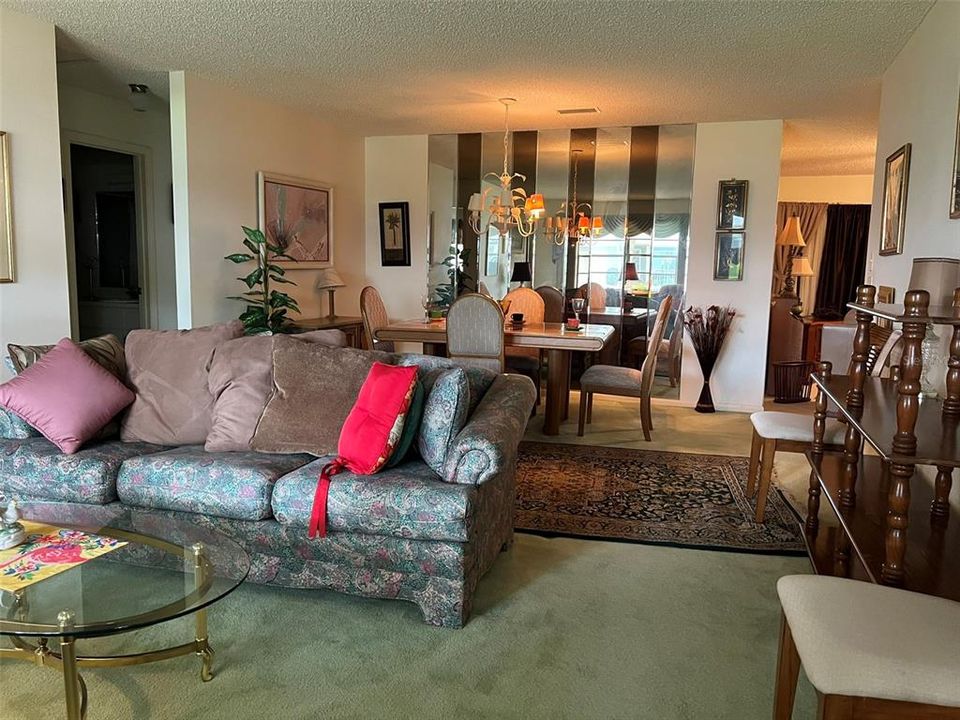 Activo con contrato: $119,900 (2 camas, 2 baños, 1369 Pies cuadrados)