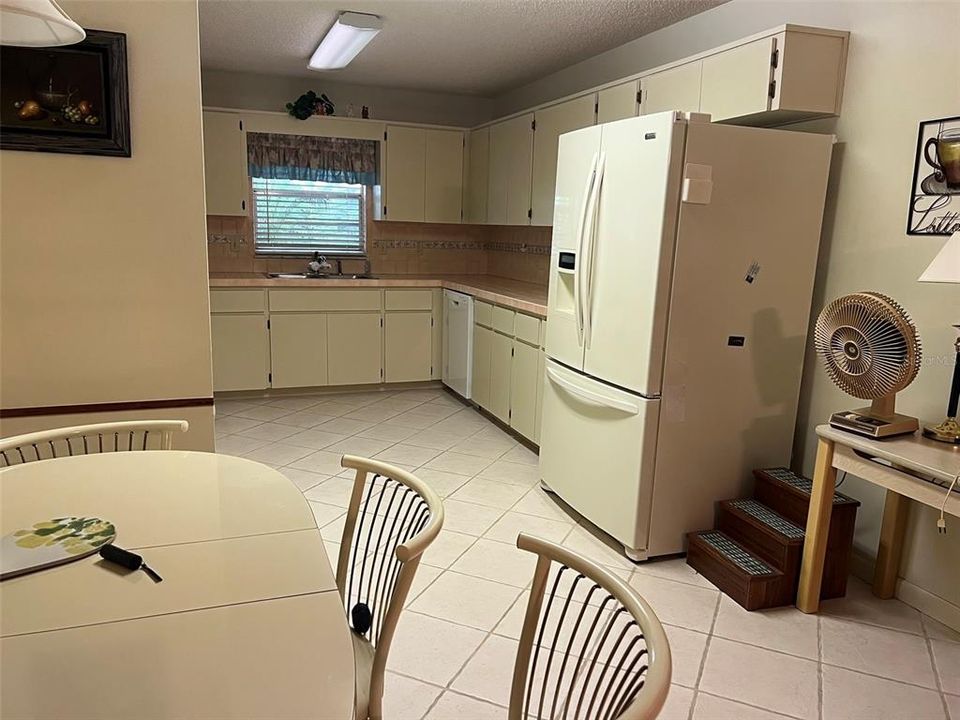 Activo con contrato: $119,900 (2 camas, 2 baños, 1369 Pies cuadrados)