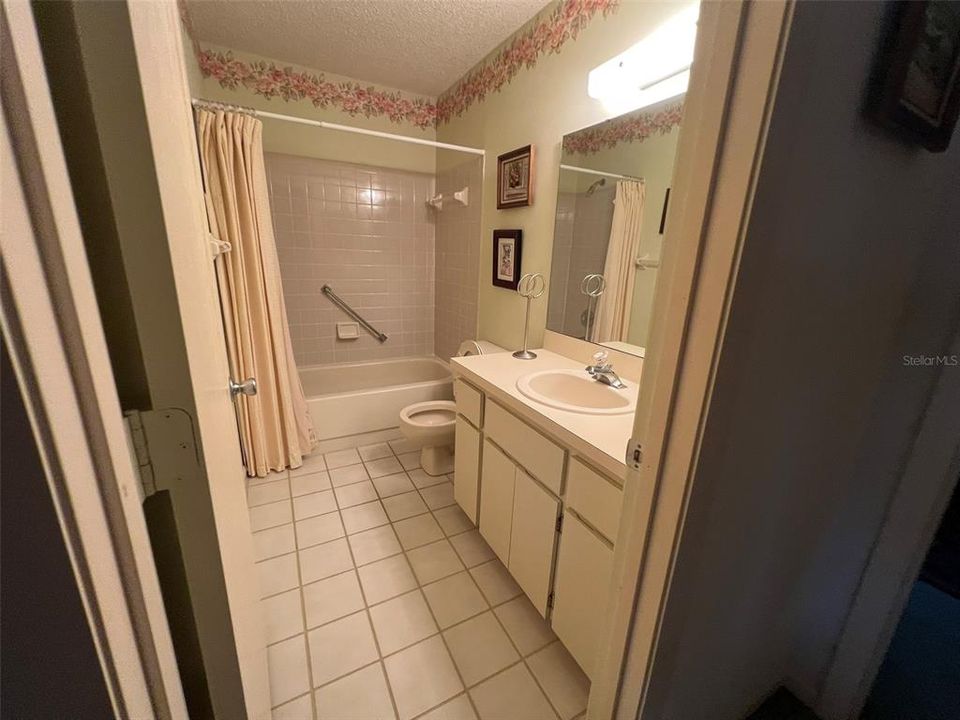 Activo con contrato: $119,900 (2 camas, 2 baños, 1369 Pies cuadrados)