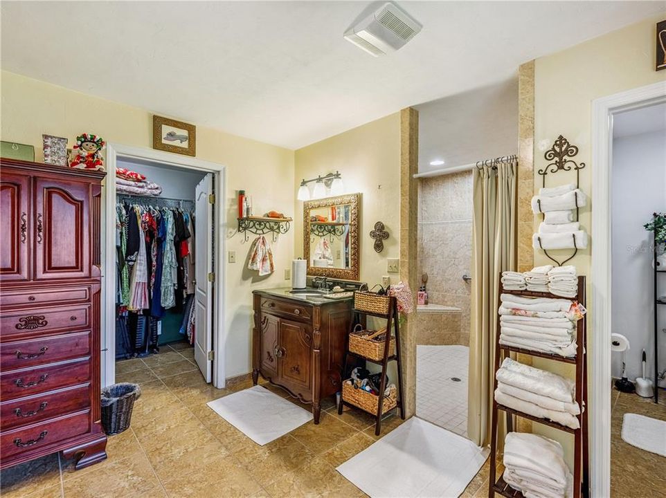 For Sale: $849,000 (3 beds, 2 baths, 3482 Square Feet)