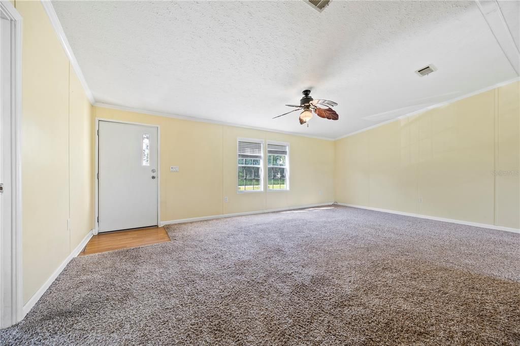 待售: $190,000 (3 贝兹, 2 浴室, 1352 平方英尺)