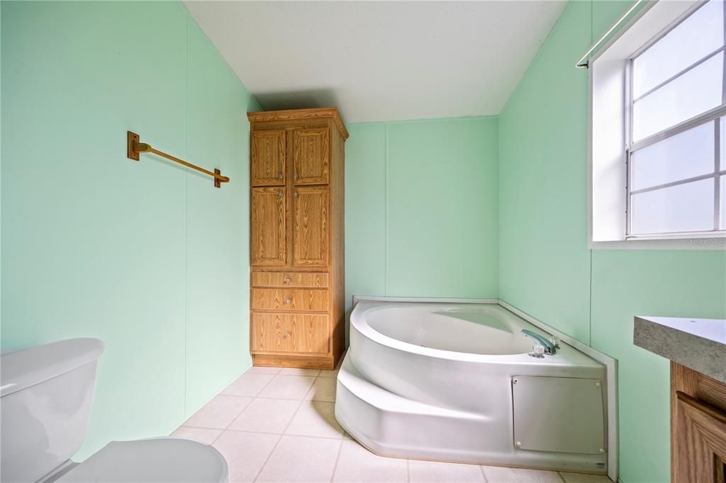 待售: $190,000 (3 贝兹, 2 浴室, 1352 平方英尺)