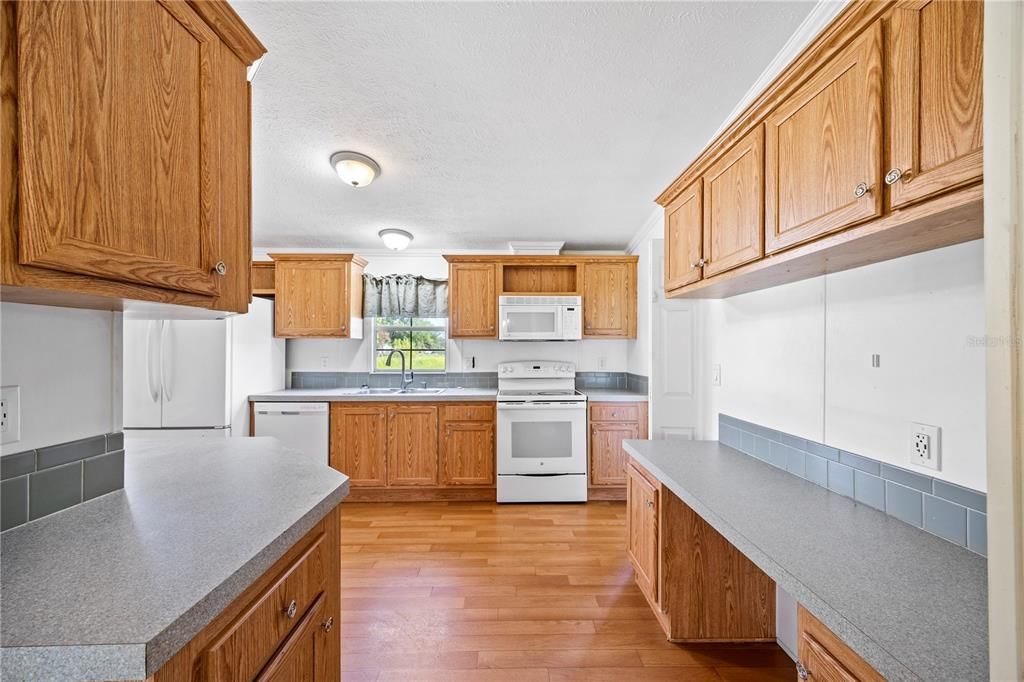 待售: $190,000 (3 贝兹, 2 浴室, 1352 平方英尺)