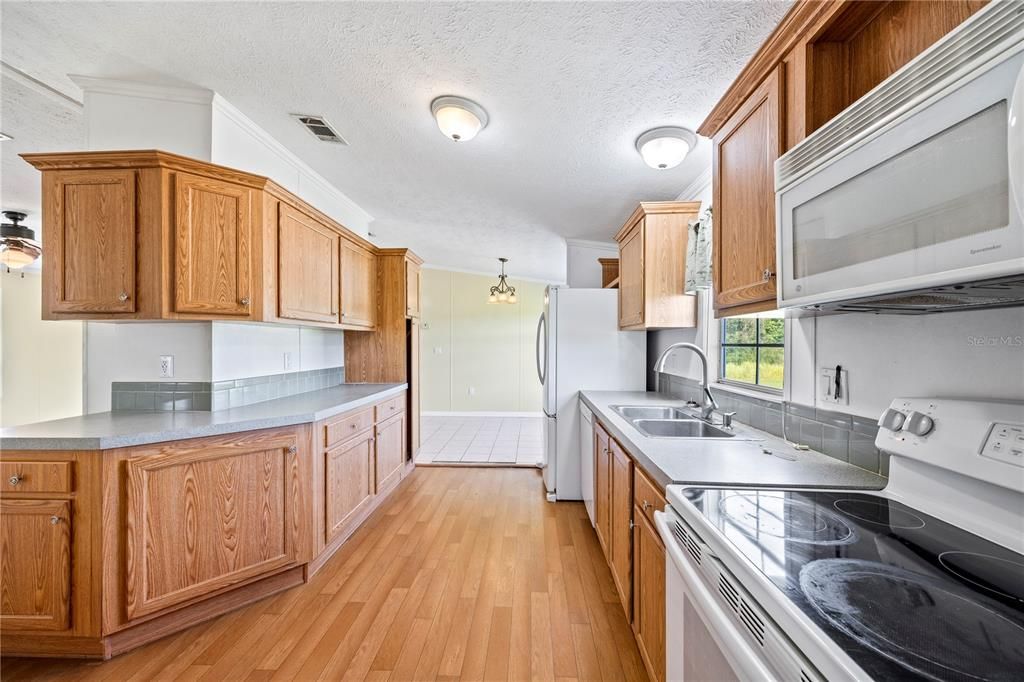 待售: $190,000 (3 贝兹, 2 浴室, 1352 平方英尺)