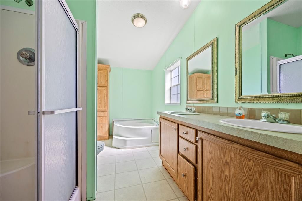 待售: $190,000 (3 贝兹, 2 浴室, 1352 平方英尺)