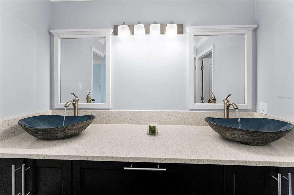 На продажу: $549,900 (2 спален, 2 ванн, 1440 Квадратных фут)