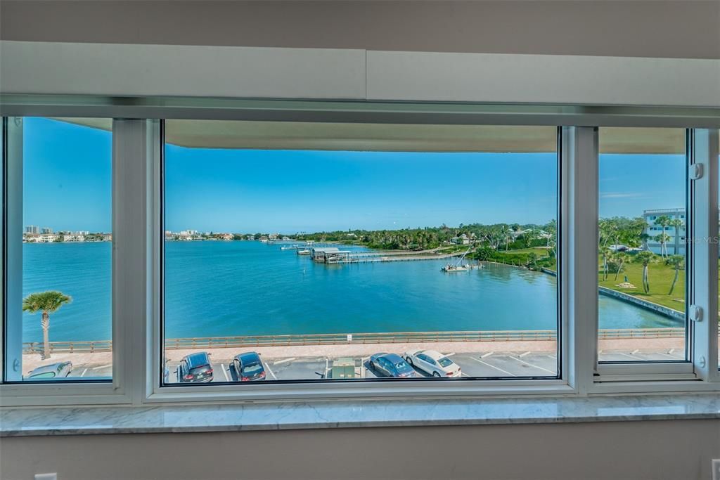 На продажу: $549,900 (2 спален, 2 ванн, 1440 Квадратных фут)