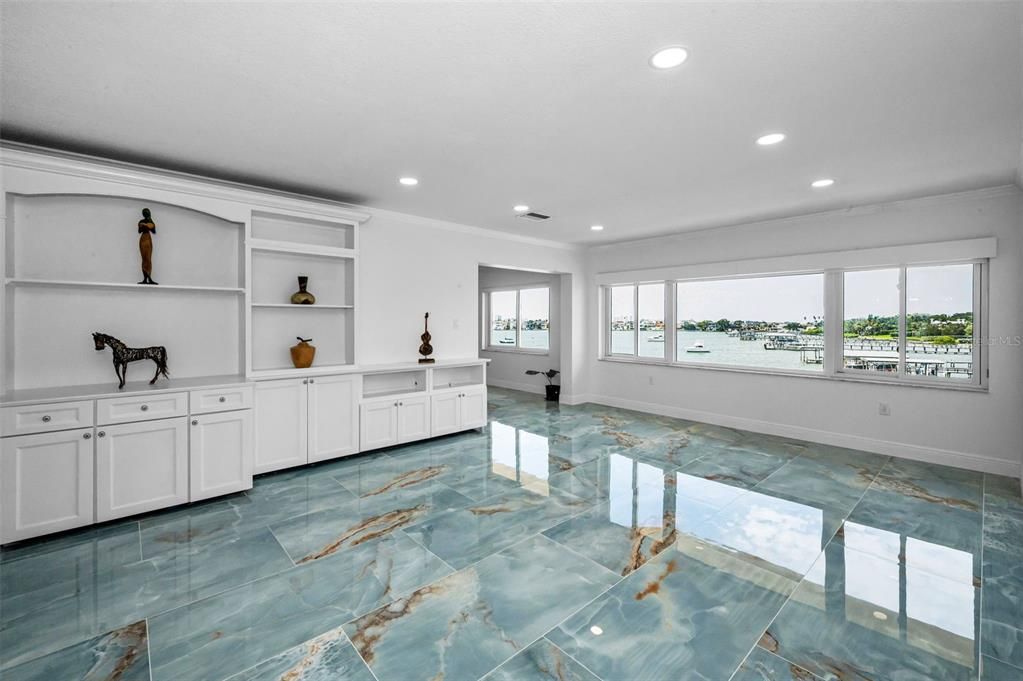 На продажу: $549,900 (2 спален, 2 ванн, 1440 Квадратных фут)