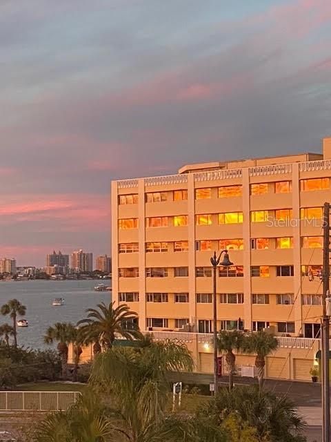 На продажу: $549,900 (2 спален, 2 ванн, 1440 Квадратных фут)