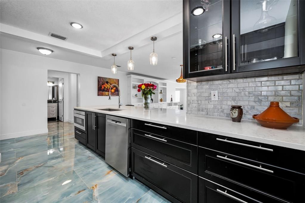 На продажу: $549,900 (2 спален, 2 ванн, 1440 Квадратных фут)