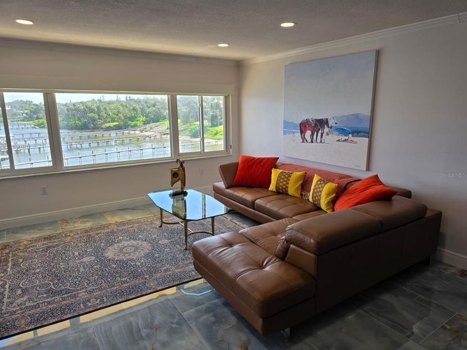 На продажу: $549,900 (2 спален, 2 ванн, 1440 Квадратных фут)