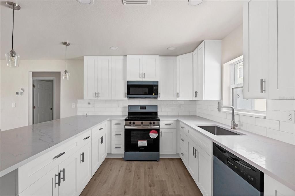 待售: $1,000,000 (9 贝兹, 0 浴室, 4509 平方英尺)