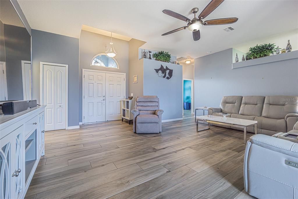 En Venta: $550,000 (3 camas, 2 baños, 1547 Pies cuadrados)