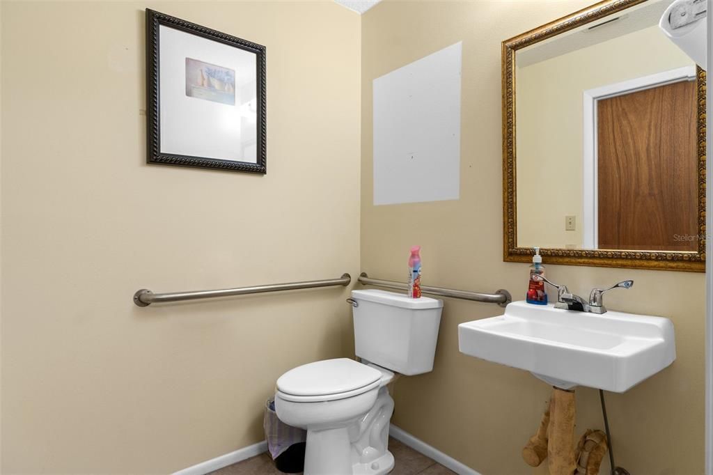 待售: $299,000 (0 贝兹, 0 浴室, 1440 平方英尺)