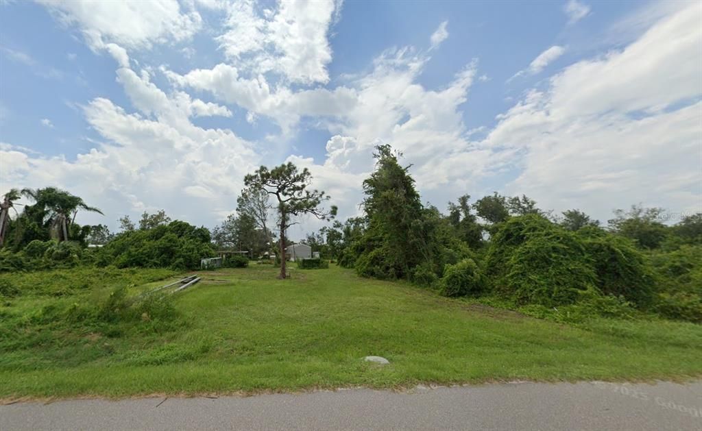 На продажу: $35,000 (0.22 acres)