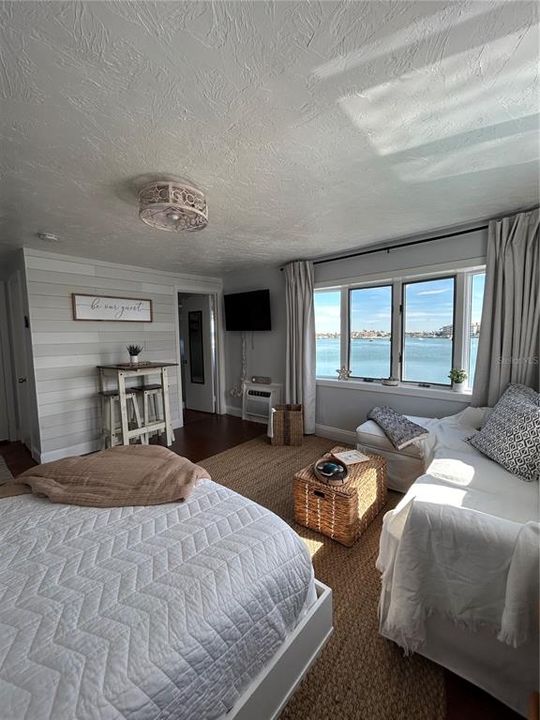 На продажу: $300,000 (1 спален, 1 ванн, 243 Квадратных фут)