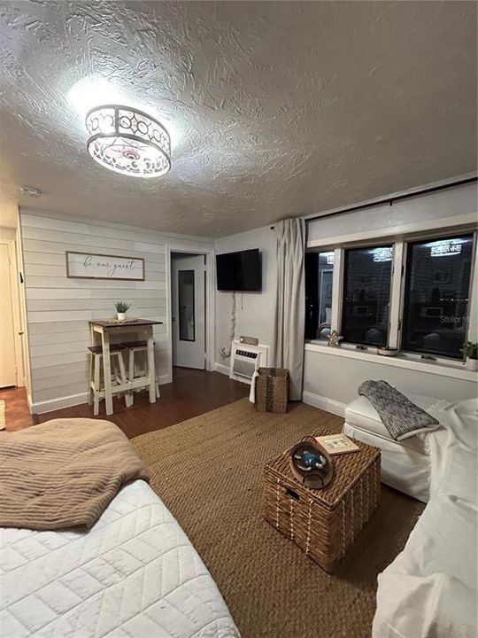 На продажу: $300,000 (1 спален, 1 ванн, 243 Квадратных фут)