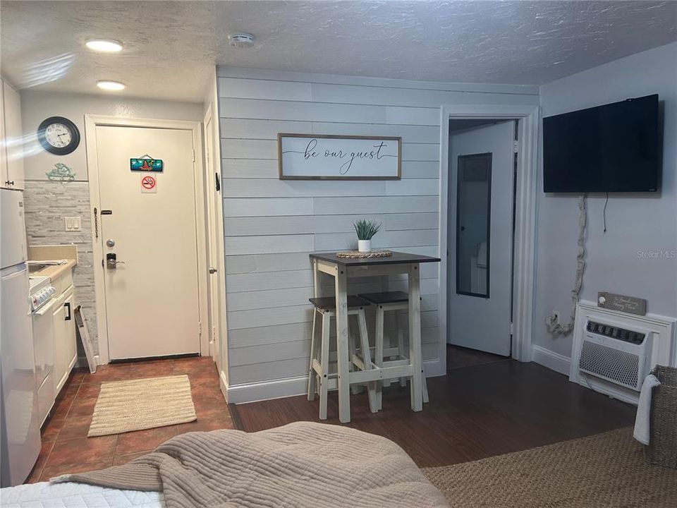 На продажу: $300,000 (1 спален, 1 ванн, 243 Квадратных фут)