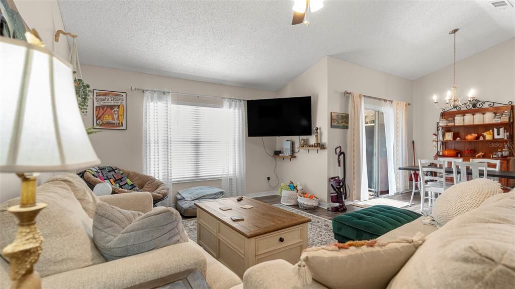 待售: $335,000 (3 贝兹, 2 浴室, 1367 平方英尺)