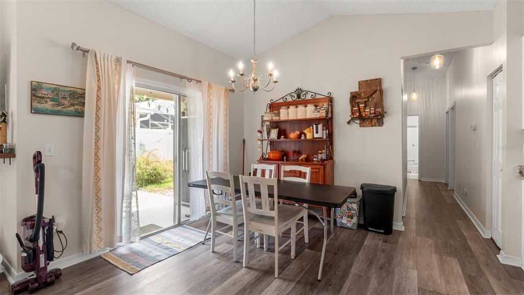 待售: $335,000 (3 贝兹, 2 浴室, 1367 平方英尺)