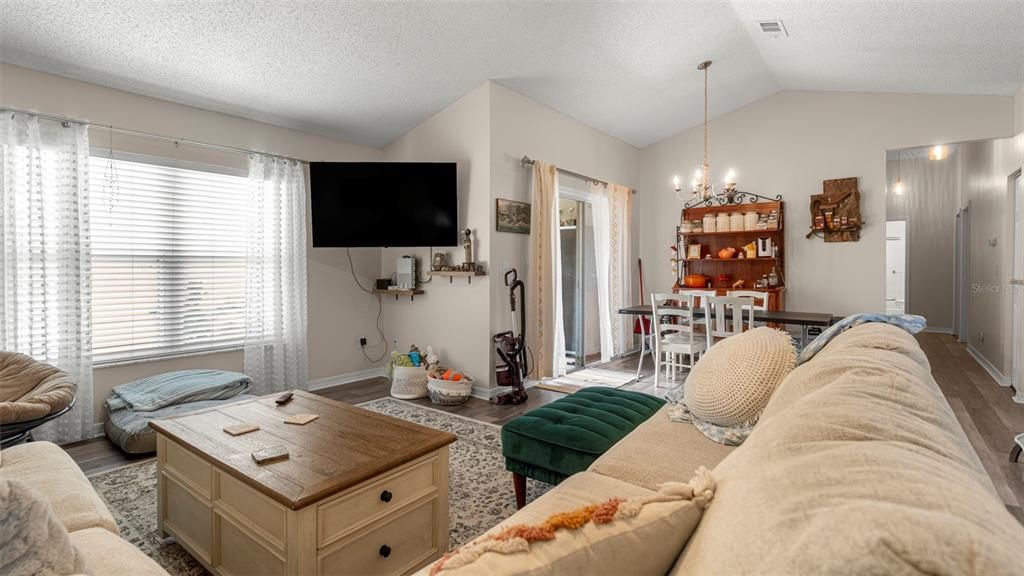 待售: $335,000 (3 贝兹, 2 浴室, 1367 平方英尺)