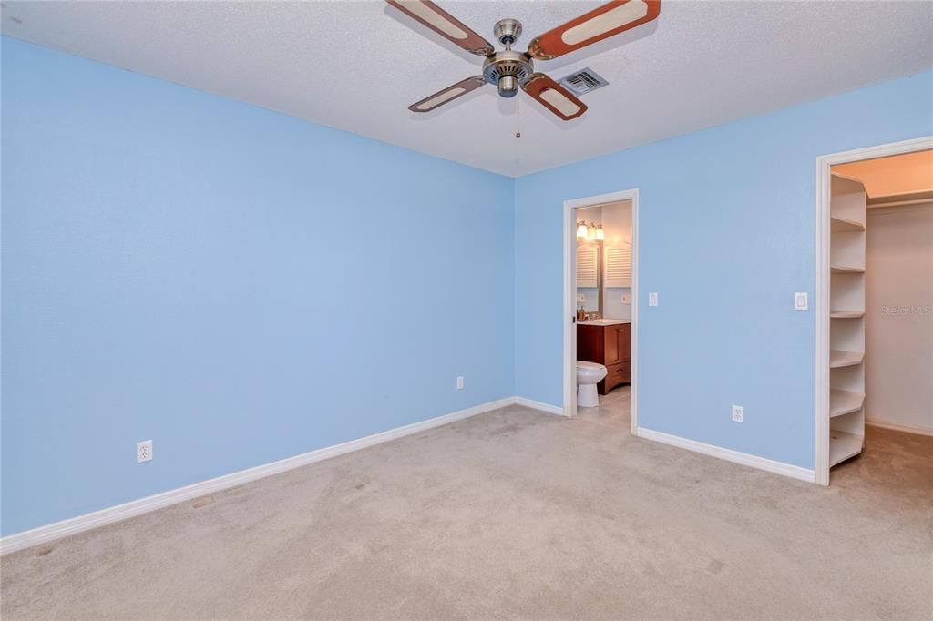 合同活跃: $230,000 (2 贝兹, 2 浴室, 1091 平方英尺)