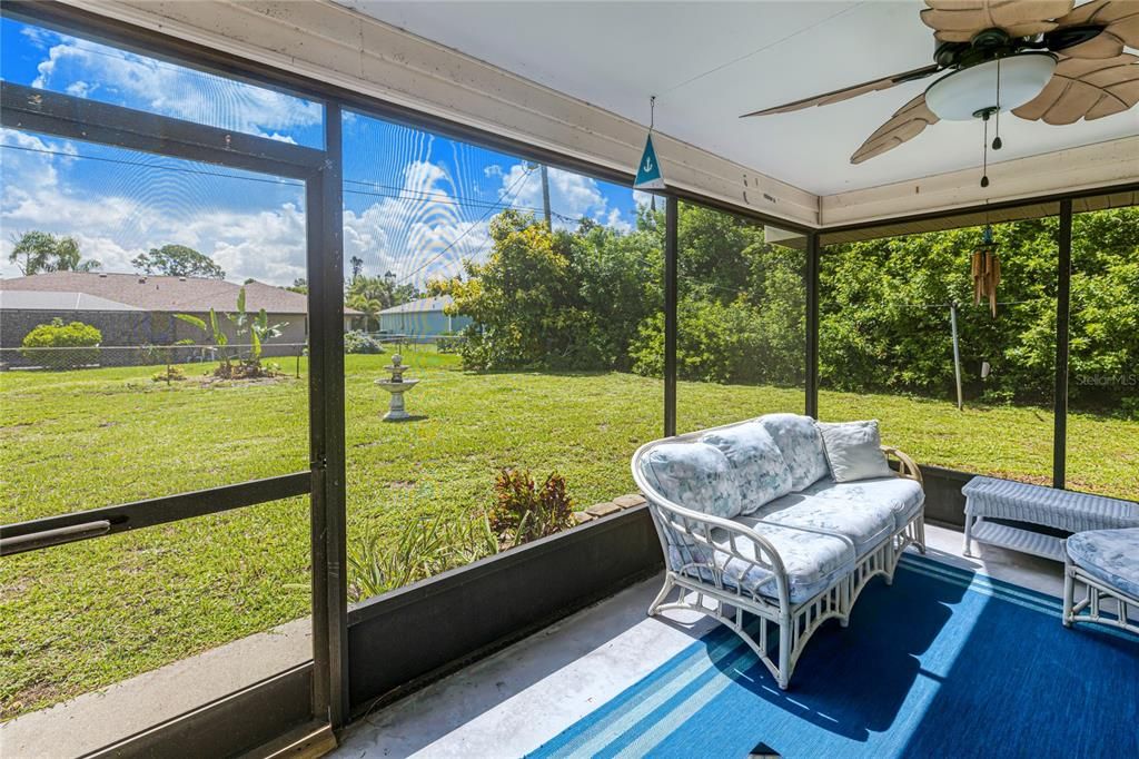 合同活跃: $230,000 (2 贝兹, 2 浴室, 1091 平方英尺)