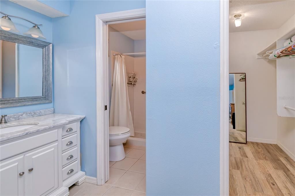 合同活跃: $230,000 (2 贝兹, 2 浴室, 1091 平方英尺)