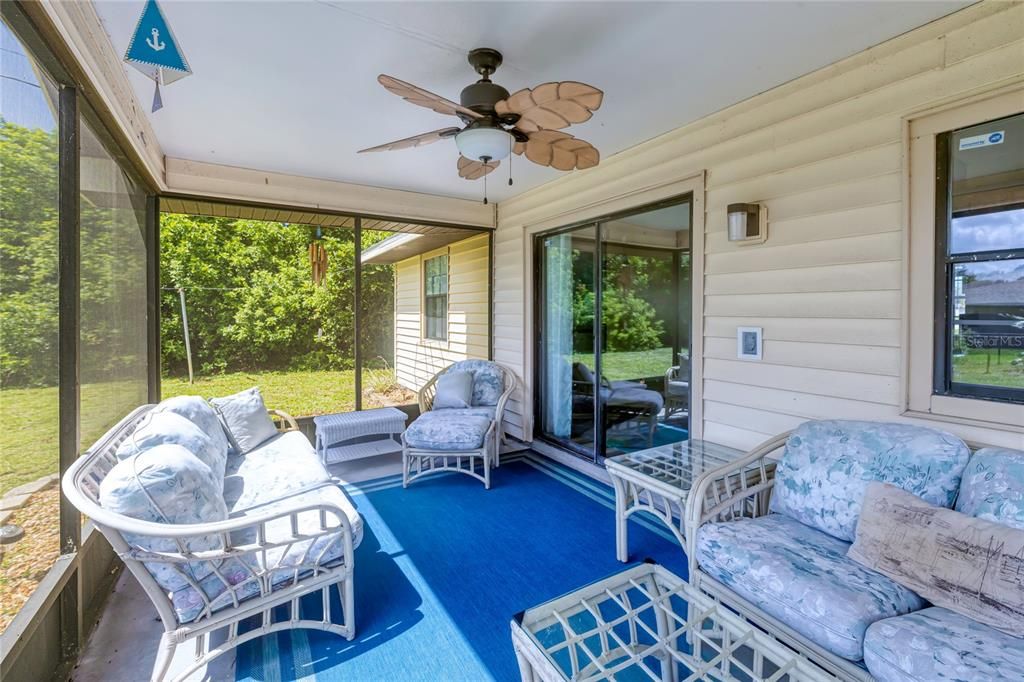 合同活跃: $230,000 (2 贝兹, 2 浴室, 1091 平方英尺)