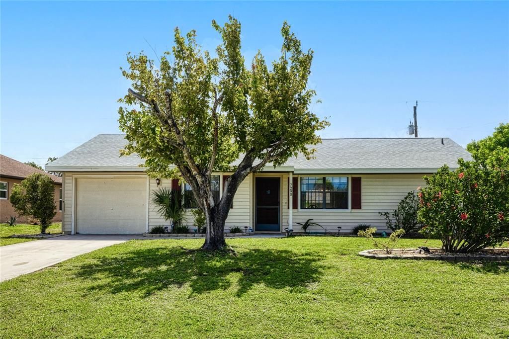 合同活跃: $230,000 (2 贝兹, 2 浴室, 1091 平方英尺)