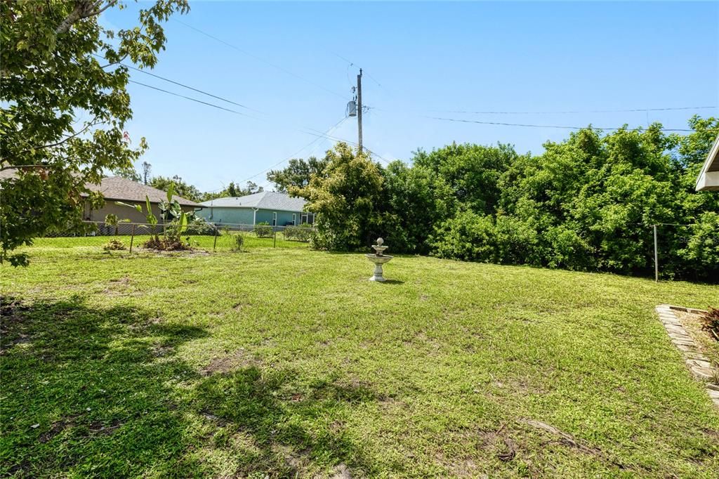 合同活跃: $230,000 (2 贝兹, 2 浴室, 1091 平方英尺)