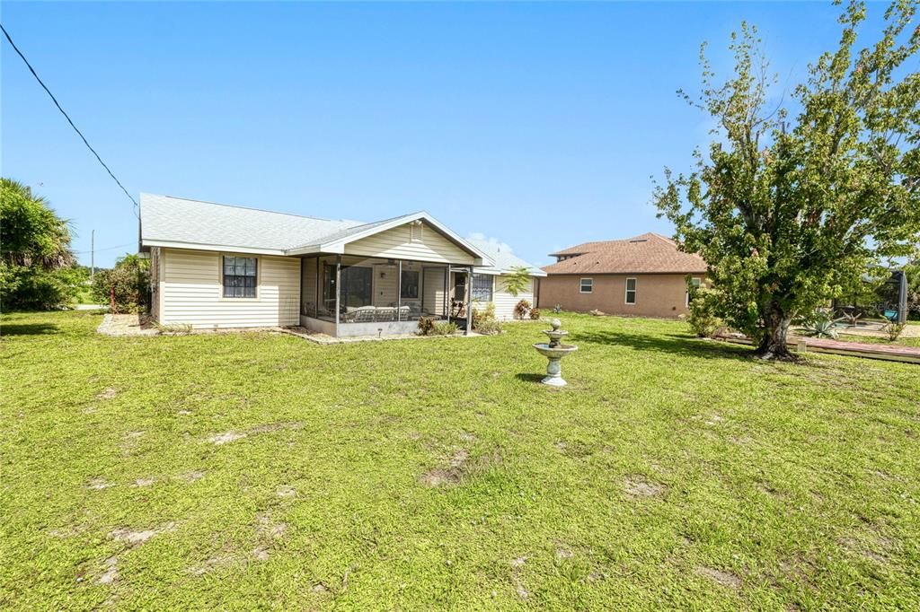 合同活跃: $230,000 (2 贝兹, 2 浴室, 1091 平方英尺)