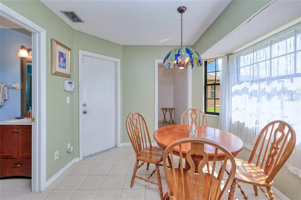 合同活跃: $230,000 (2 贝兹, 2 浴室, 1091 平方英尺)