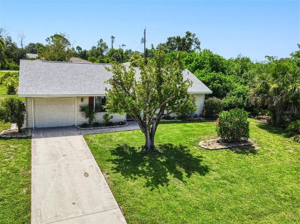 合同活跃: $230,000 (2 贝兹, 2 浴室, 1091 平方英尺)